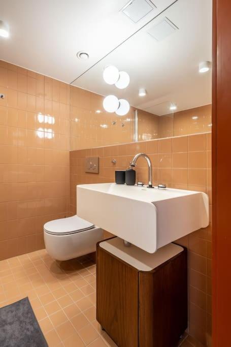 Apartamento Designer Loft In The City Center Riga Exterior foto